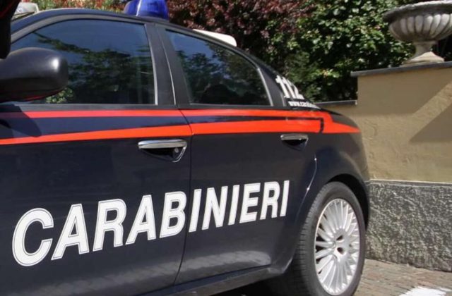 Benevento, perquisizione in casa di un minorenne: scoperti hashish e materiale per il confezionamento delle dosi