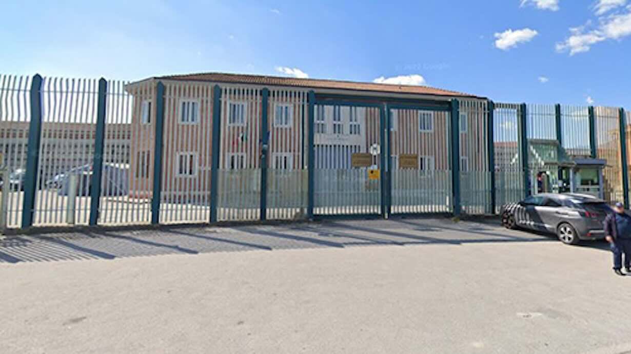 Carenza di cure in carcere: la famiglia di un detenuto deceduto chiede verità e giustizia dopo un anno di attesa