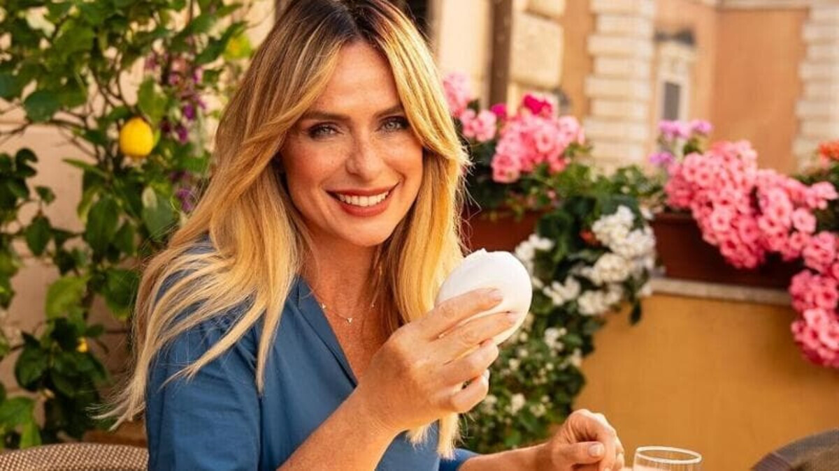 Mozzarella, sorriso e città: come un formaggio tiene insieme Napoli