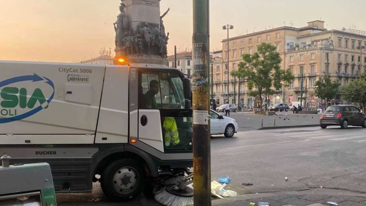 Napoli, blitz per la pulizia: trenta aree riqualificate in sette giorni per migliorare il decoro urbano