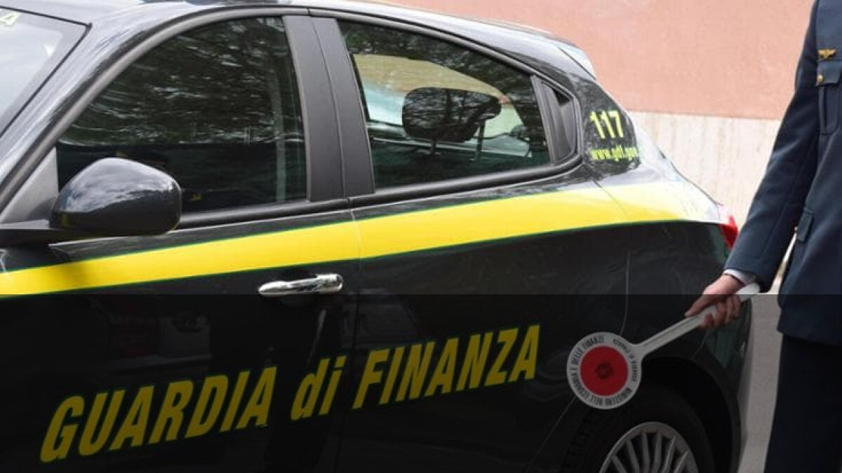 Napoli, 3,4 milioni di pezzi di bigiotteria sequestrati: allarme salute e mercato sotto accusa