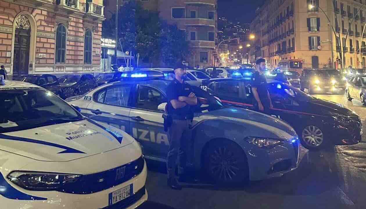 Furto con strappo nei festeggiamenti: 34enne arrestato a Napoli mentre la città festeggia
