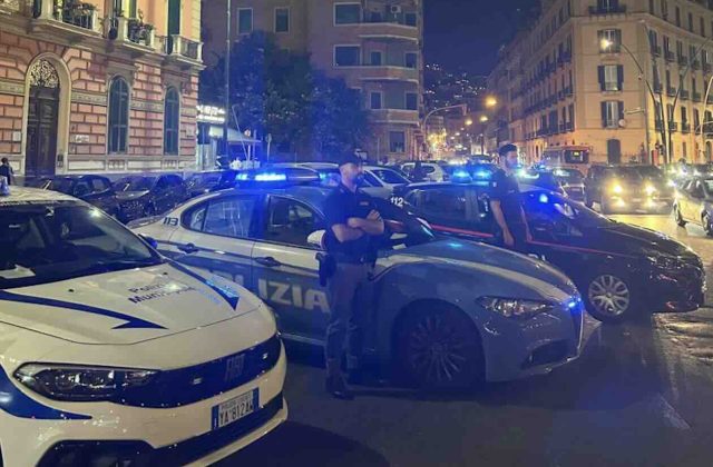 Furto con strappo nei festeggiamenti: 34enne arrestato a Napoli mentre la città festeggia
