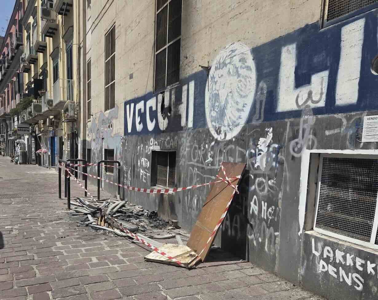 Fiamme avvolgono la Municipalità 1 di Napoli: danni ingenti alla Torretta e paura tra i residenti