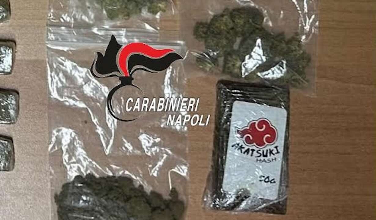 Droghe confezionate come merchandise: arrestato un giovane a Napoli durante un controllo dei Carabinierix