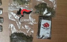 Droghe confezionate come merchandise: arrestato un giovane a Napoli durante un controllo dei Carabinierix