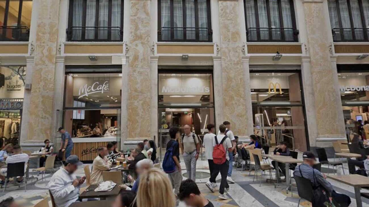 Bimba di un anno salvata al McDonald’s di Napoli: fondamentale l’intervento dell’infermiera del 118 durante un’emergenza respiratoria