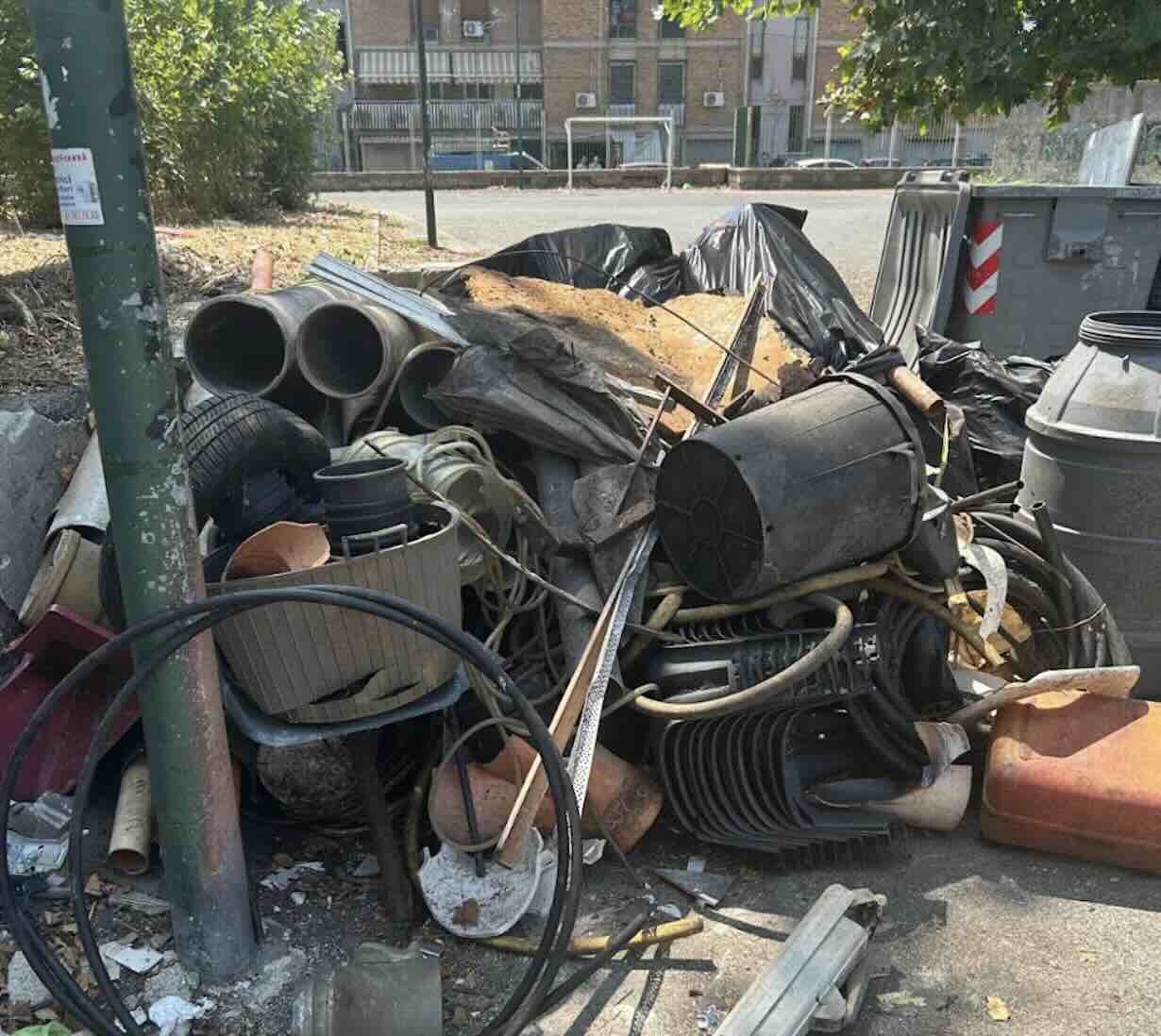 Soccavo, smaltimento illecito di rifiuti: denunciata una donna di 55 anni
