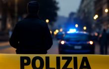Feste sul palcoscenico, buio nelle strade: la faccia nascosta della Napoli da vetrina