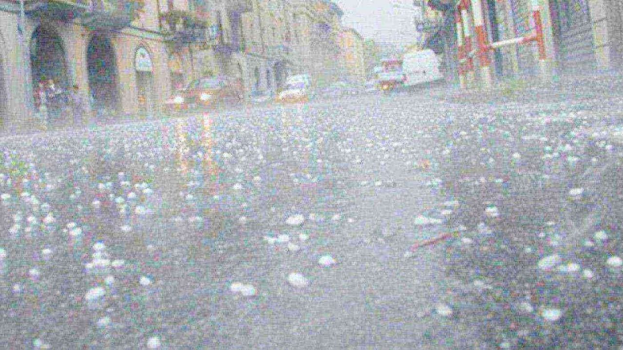 Maltempo in Campania: avviso giallo per forti temporali e rischio di allagamenti fino a domani pomeriggiox
