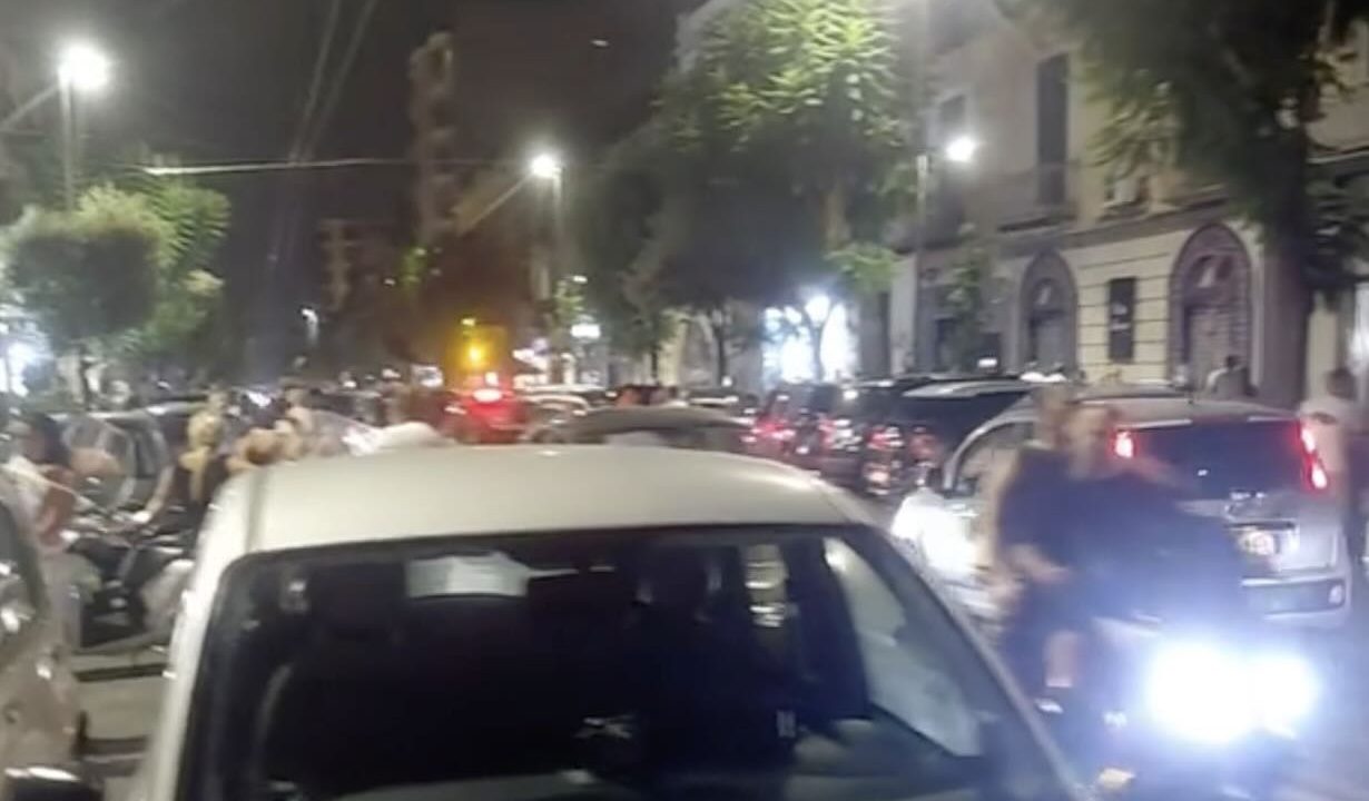 Notte Bianca di Secondigliano: tensione tra la folla per una stesa improvvisa