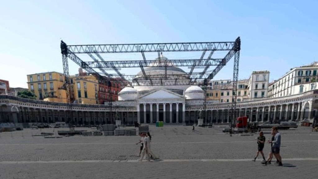 Plebiscito in arena: Napoli prova a far convivere festa e vita quotidiana