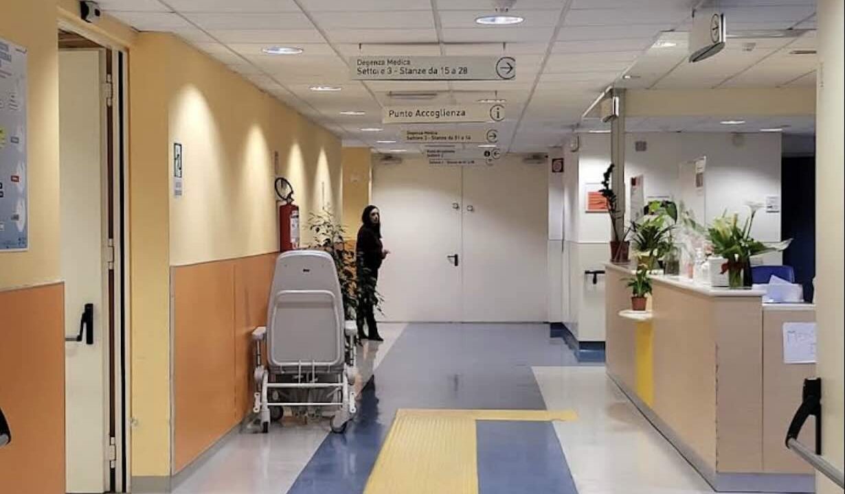 Fuga dall’ospedale bloccata da un colpo d’arma da fuoco: indagato agente penitenziario di Airola per tentato omicidio