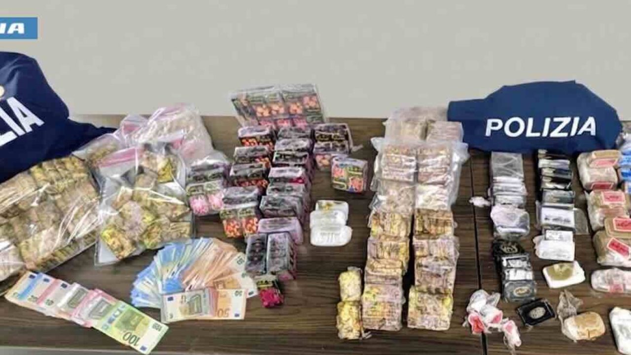 Maxi operazione antidroga a Pontecagnano: due fratelli arrestati con 40 kg di hashish e 15.000 euro in contanti