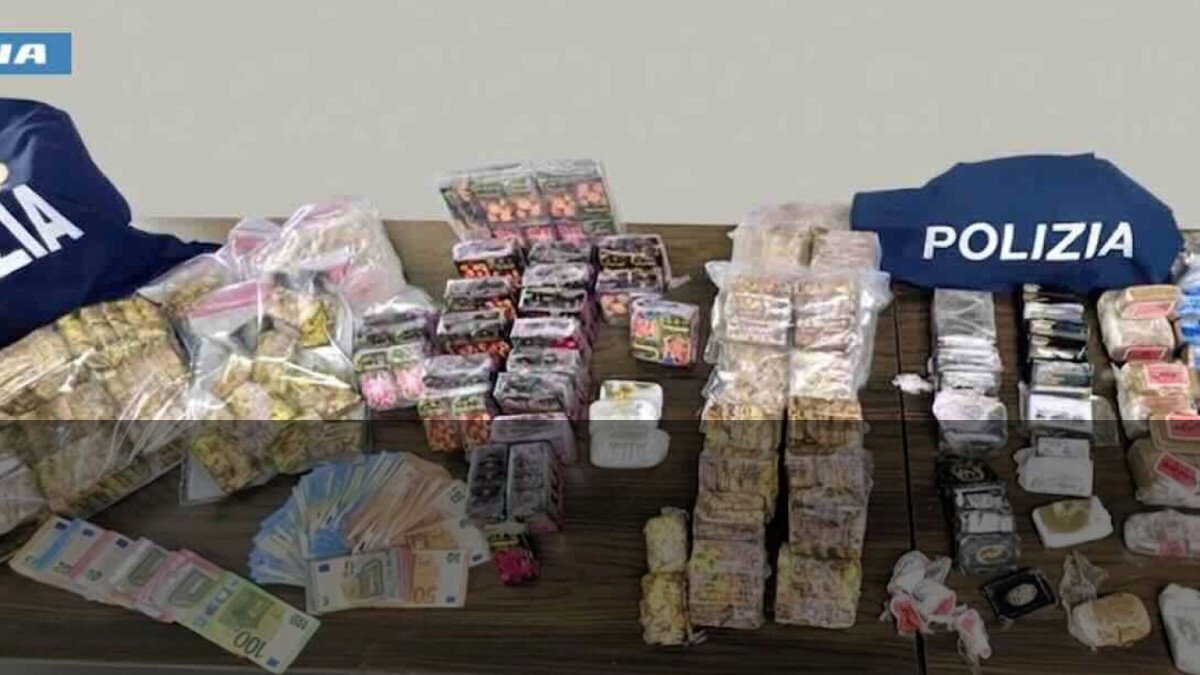Pontecagnano, maxi sequestro e due arresti: smantellato l’hub che riforniva Napoli