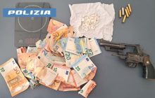 Sorpreso mentre spaccia droga durante gli arresti domiciliari, 21enne catturato dalla Polizia a Porta Nolana