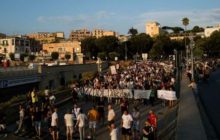 Pozzuoli, commercianti in piazza per chiedere un intervento urgente sulla tassazione locale