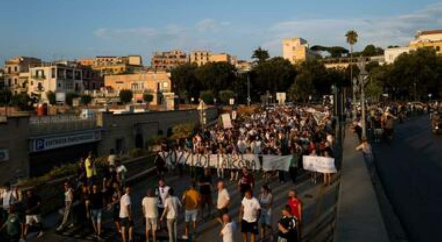 Pozzuoli, commercianti in piazza per chiedere un intervento urgente sulla tassazione locale
