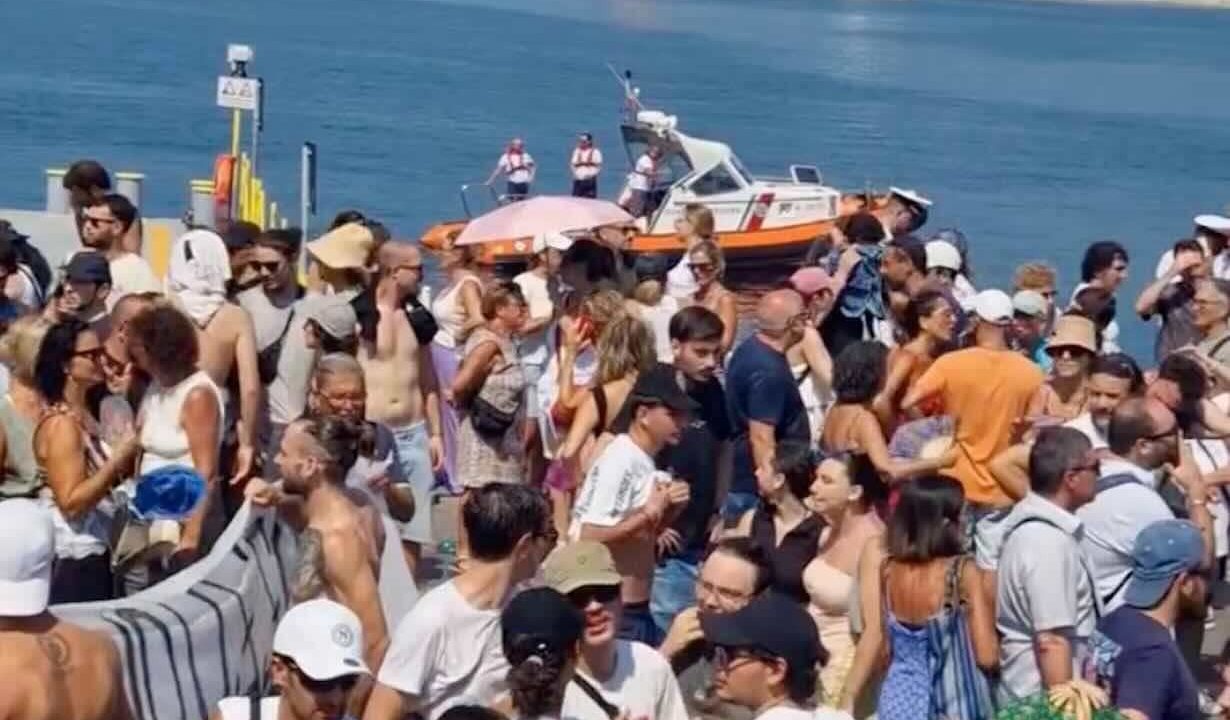 Pozzuoli, i cittadini riaprono il porto: incontro con il ministro Piantedosi domani