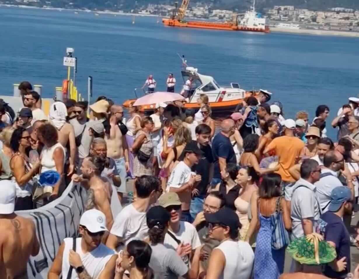 Pozzuoli, i cittadini riaprono il porto: incontro con il ministro Piantedosi domani