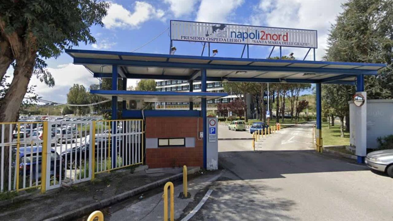Pozzuoli, blitz dei carabinieri: un 46enne arrestato mentre tenta di disfarsi di cocaina nel parcheggio dell’ospedale