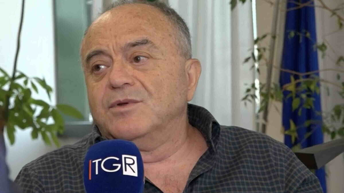 Quando la camorra bussa all’albergo: la sveglia di Gratteri per Napoli