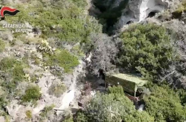 Controlli rafforzati sui cantieri di Barano d’Ischia dopo il sequestro di edifici abusivi: la Regione chiede chiarezza al Comune.