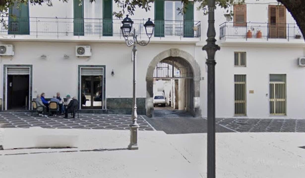Roccarainola, violenza in strada: 34enne accoltellato alla schiena, condizioni critiche.