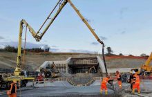 Salerno-Reggio Calabria: proseguono i lavori per la nuova galleria Serra Lunga, atteso un significativo potenziamento dei collegamenti ferroviari.