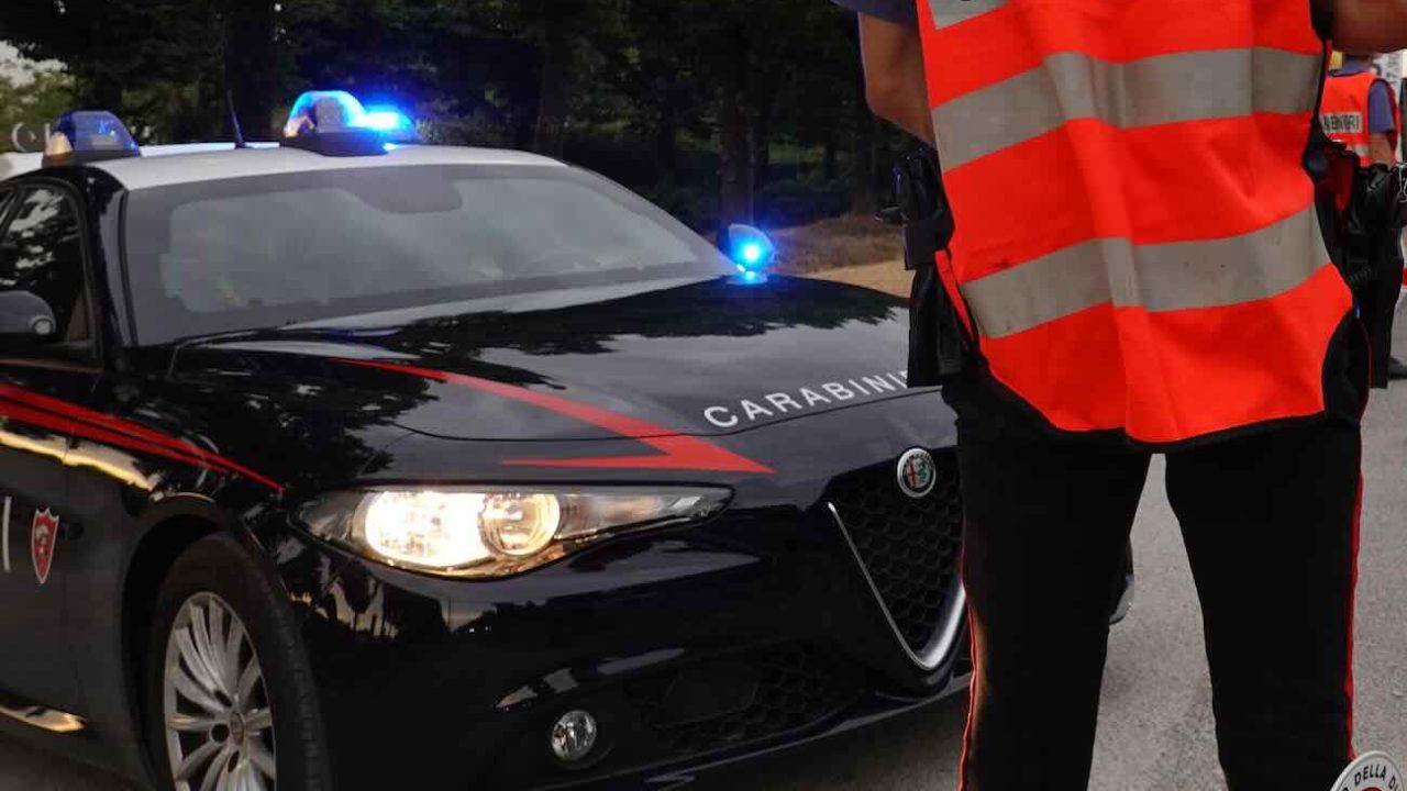 Aggressione in auto a San Prisco: arrestato un 31enne per rapina, recuperata la borsa alla vittima
