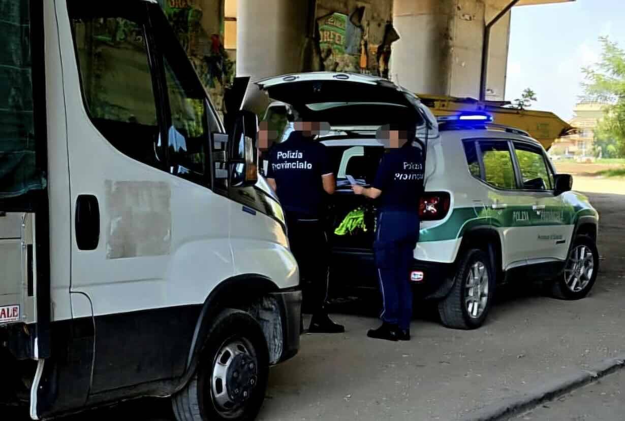 Santa Maria Capua Vetere, dipendente comunale scoperto con rifiuti pericolosi: è allerta nella città