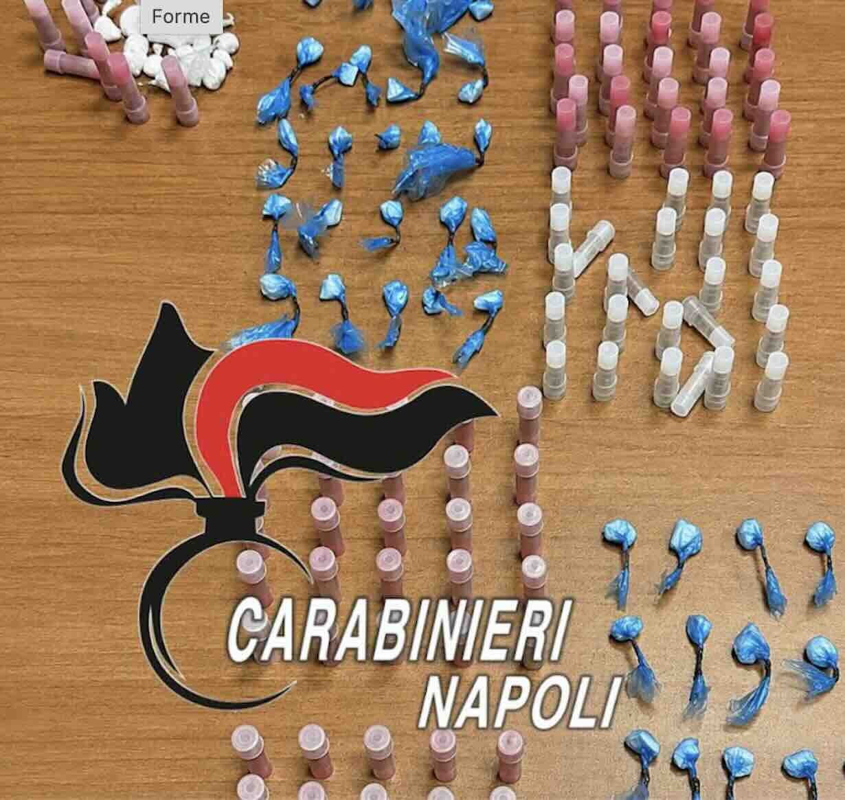 Guerra allo spaccio a Scampia: Carabinieri recuperano 252 dosi di droga nelle ‘Case dei Puffi’ durante un blitz mirato.