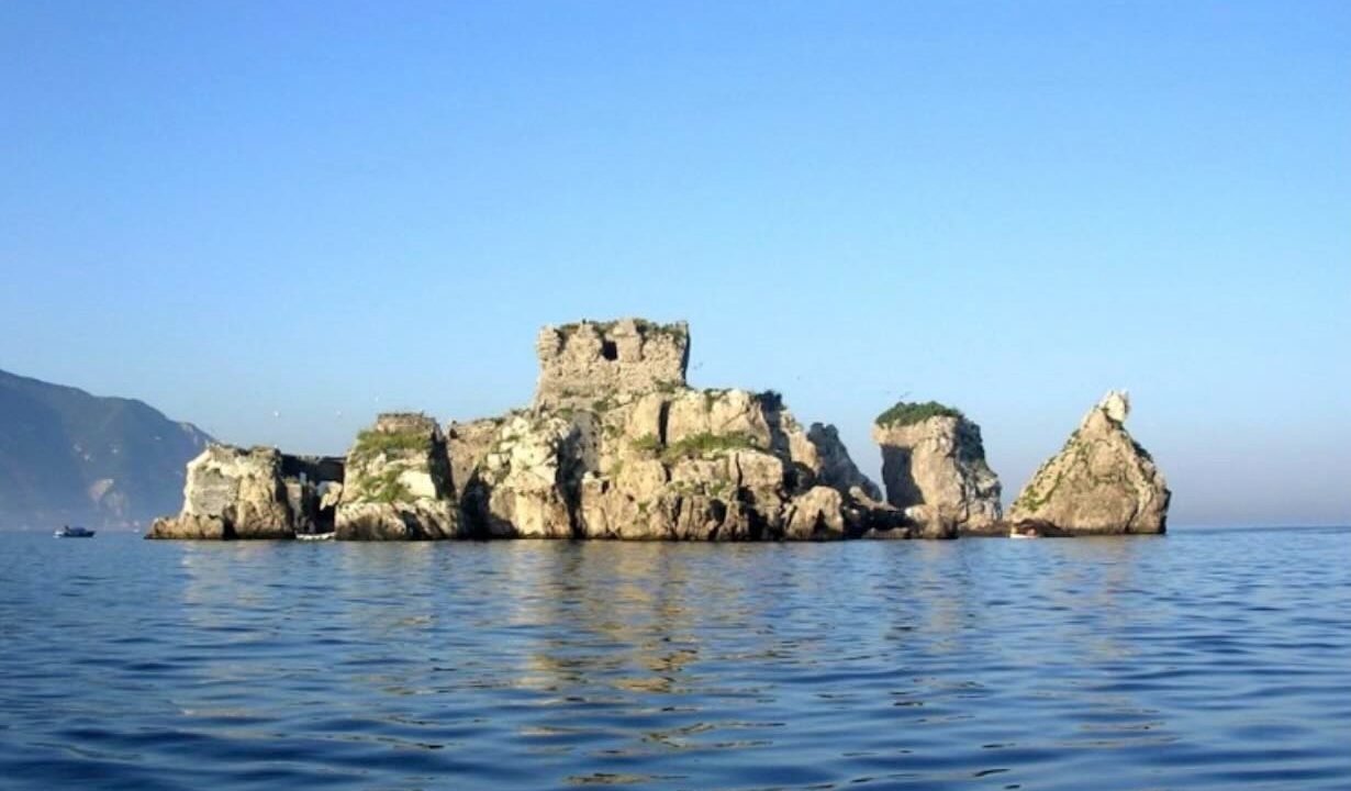 Scoglio di Rovigliano in vendita: il M5S interpella il Ministero per salvaguardarlo da privati e puntare a un polo pubblico di archeologia marina