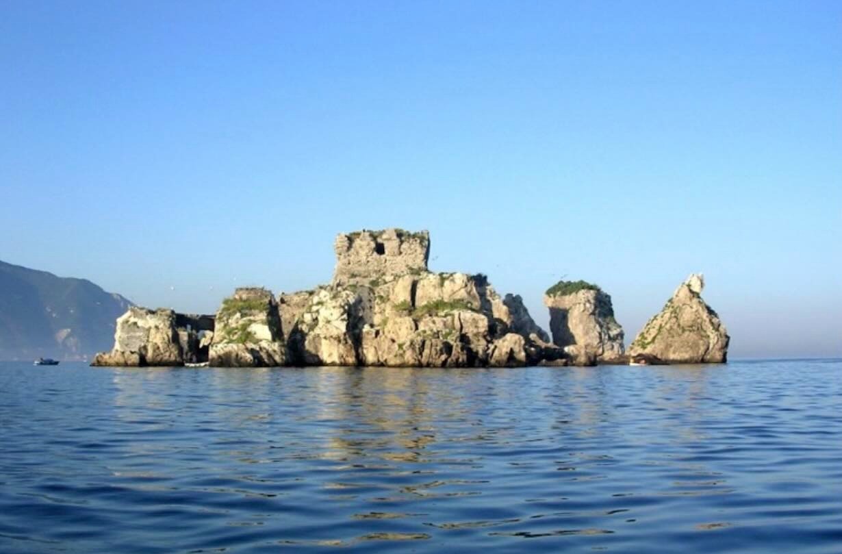 Scoglio di Rovigliano in vendita: il M5S interpella il Ministero per salvaguardarlo da privati e puntare a un polo pubblico di archeologia marina
