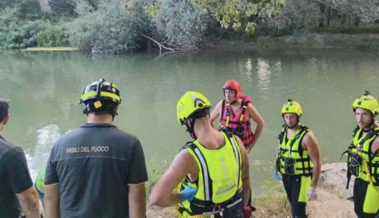 Tragedia sul Volturno: recuperato il corpo di un 17enne, indagini in corso sulle cause della morte