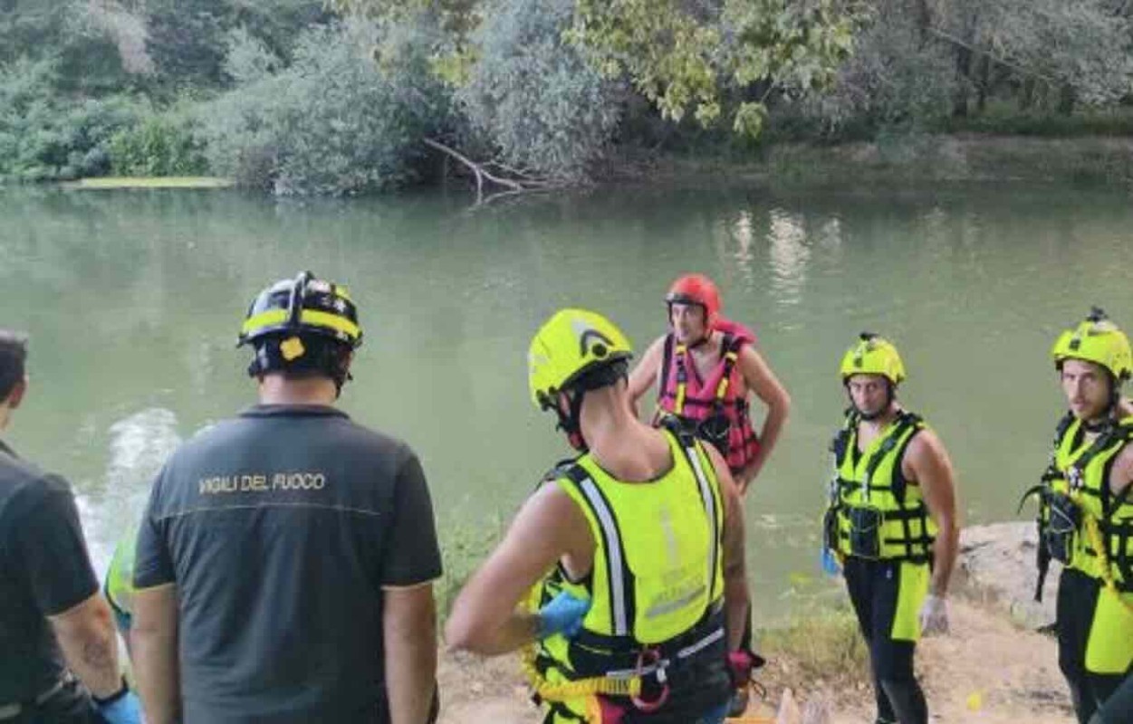 Tragedia sul Volturno: recuperato il corpo di un 17enne, indagini in corso sulle cause della morte