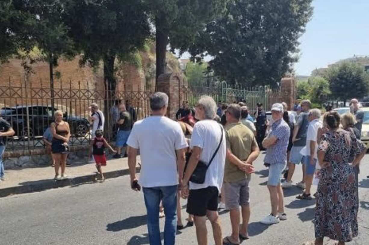 Tensione a Pozzuoli per la visita del ministro Giuli dopo il sisma ai Campi Flegrei: cittadini in allerta