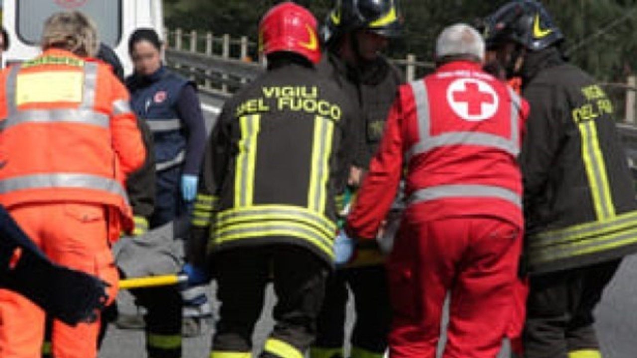 San Gennaro Vesuviano, incendio devastante in una villetta: intervento decisivo dei Vigili del Fuoco salva il proprietario in fin di vita