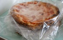 Sorrento, scoperte 240 pizze surgelate irregolari: il sequestro scuote i ristoratori locali