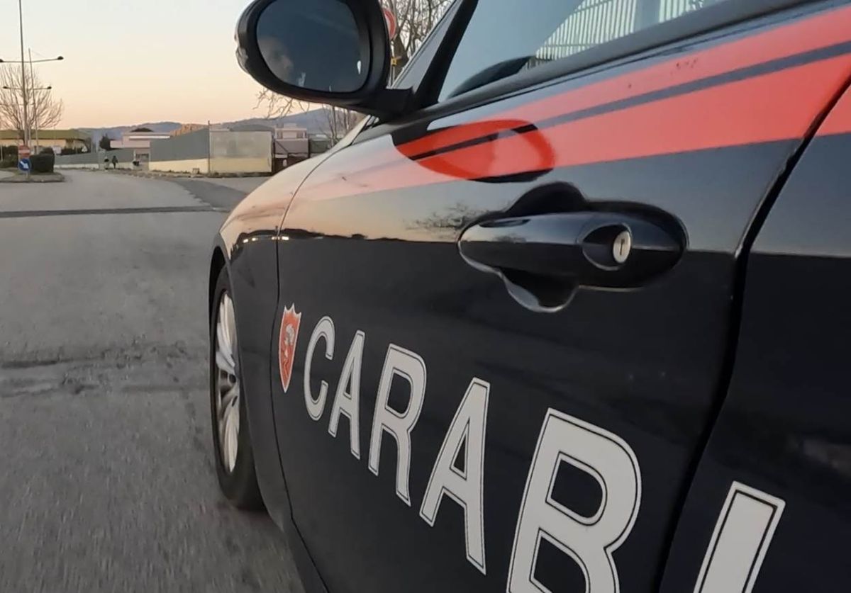 Marano, pusher 23enne arrestato con cocaina nascosta sotto l’auto: si rincorrono le indagini