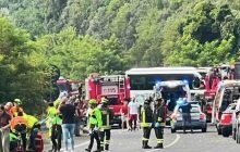 Tragico incidente sulla Statale 79: cinque vite spezzate e 27 feriti, choc in Campania