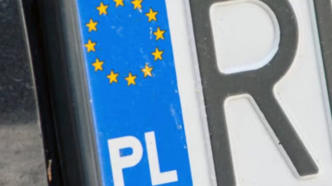 Nuove misure contro l’esterovestizione: obbligo di registrazione e assicurazione per auto con targa estera in Italia