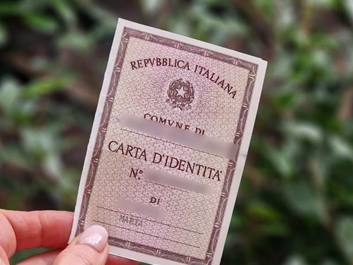 Addio carta d’identità cartacea: cosa cambia per sanità, banche e pensioni a Napoli?