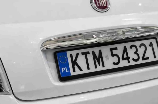 Targhe estere e politica distratta: a Napoli il problema della sicurezza passa per lo stadio