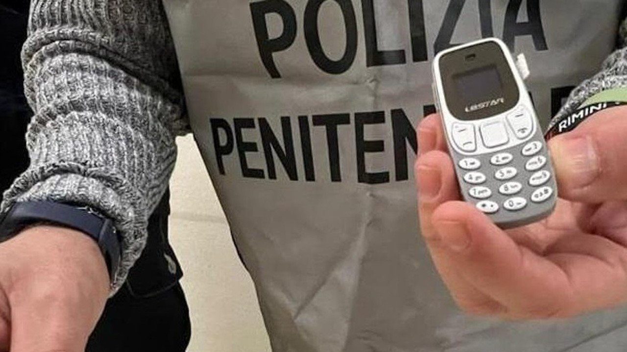 Blitz della Polizia Penitenziaria a Secondigliano: scovati telefoni di camorristi in alta sicurezza
