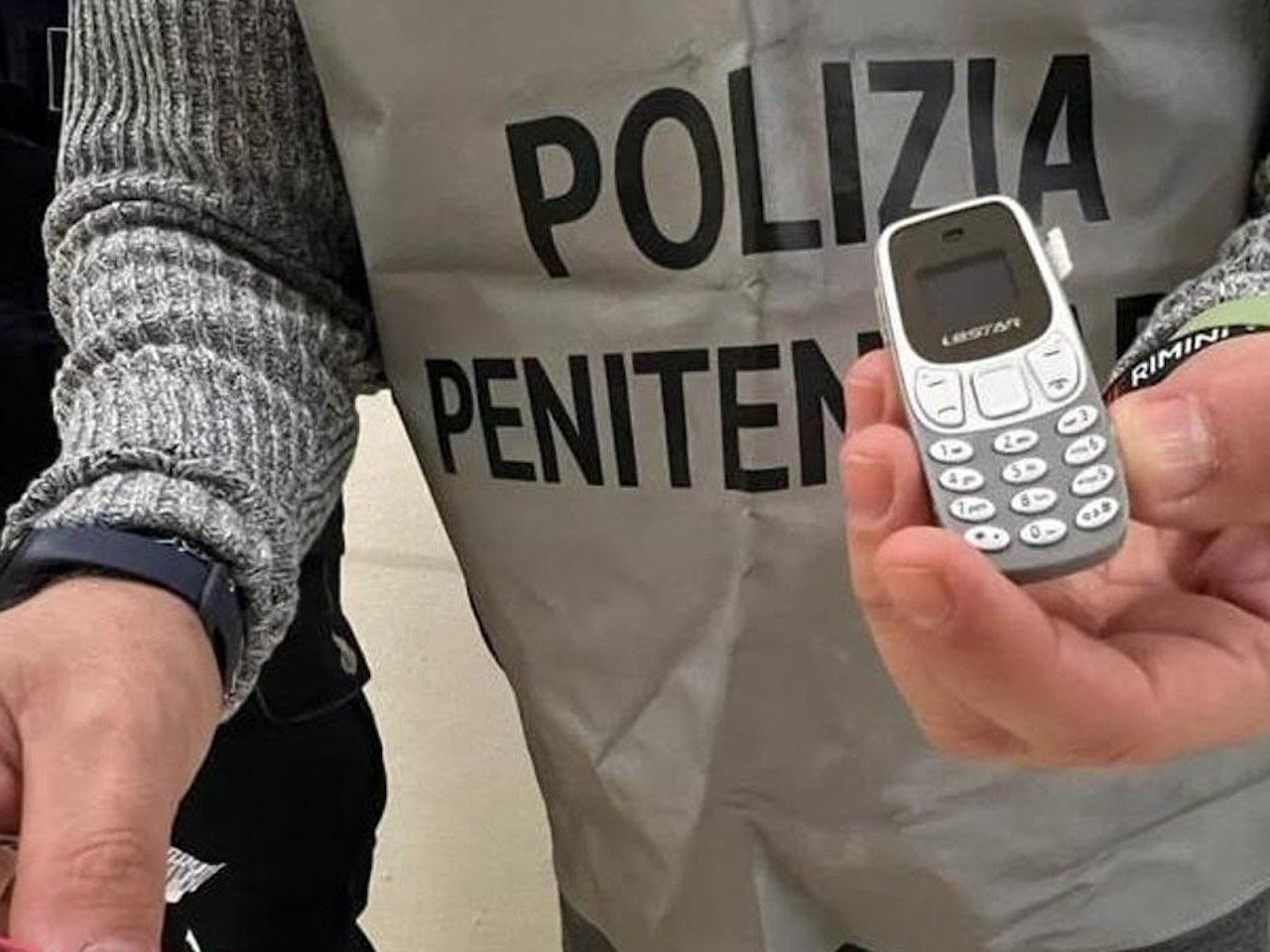 Blitz della Polizia Penitenziaria a Secondigliano: scovati telefoni di camorristi in alta sicurezza