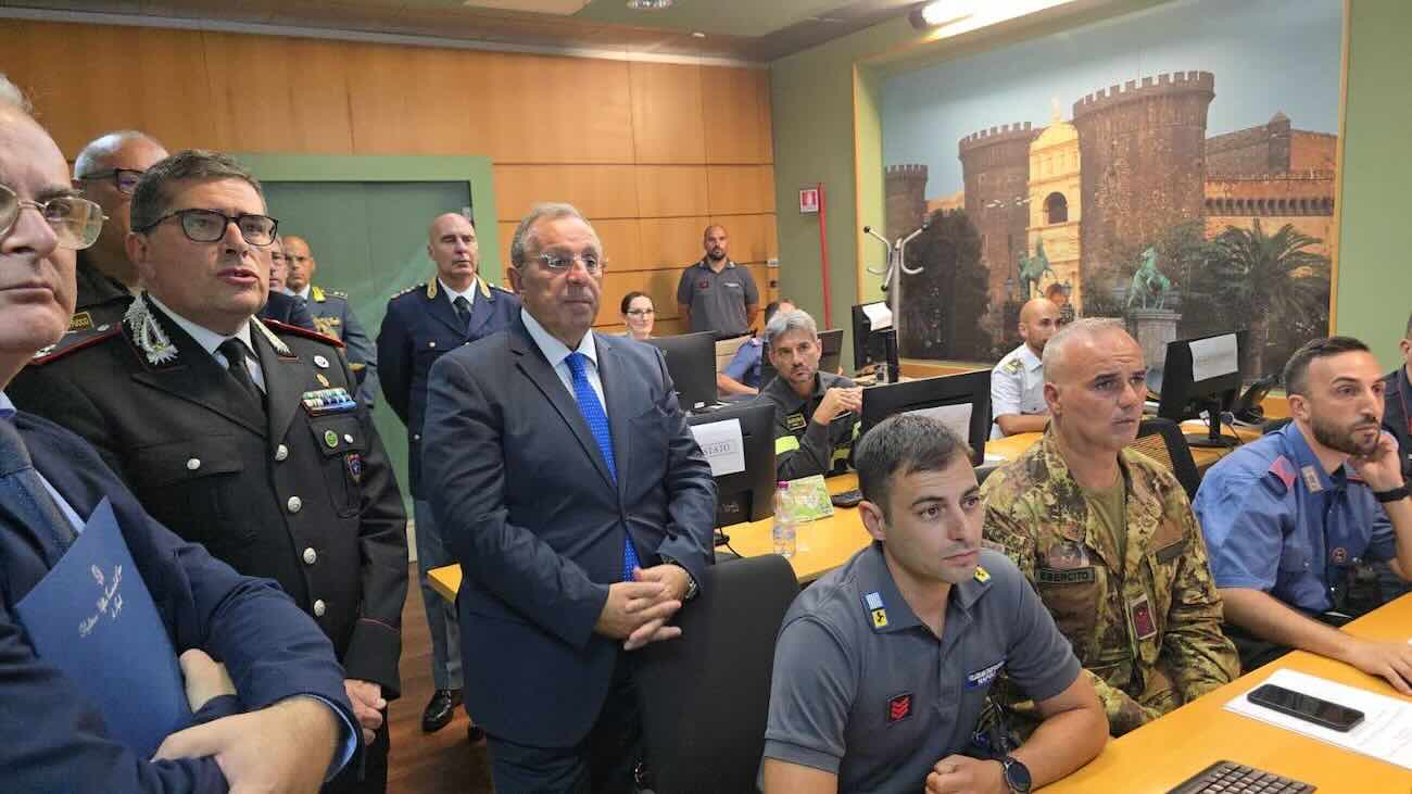 Controllo intensificato in Terra dei Fuochi: il Prefetto di Napoli a capo della nuova strategia anti-incendi e sversamenti illeciti