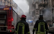 Scossa a Napoli: encomi ai pompieri, responsabilità in salotto e manutenzione dimenticata