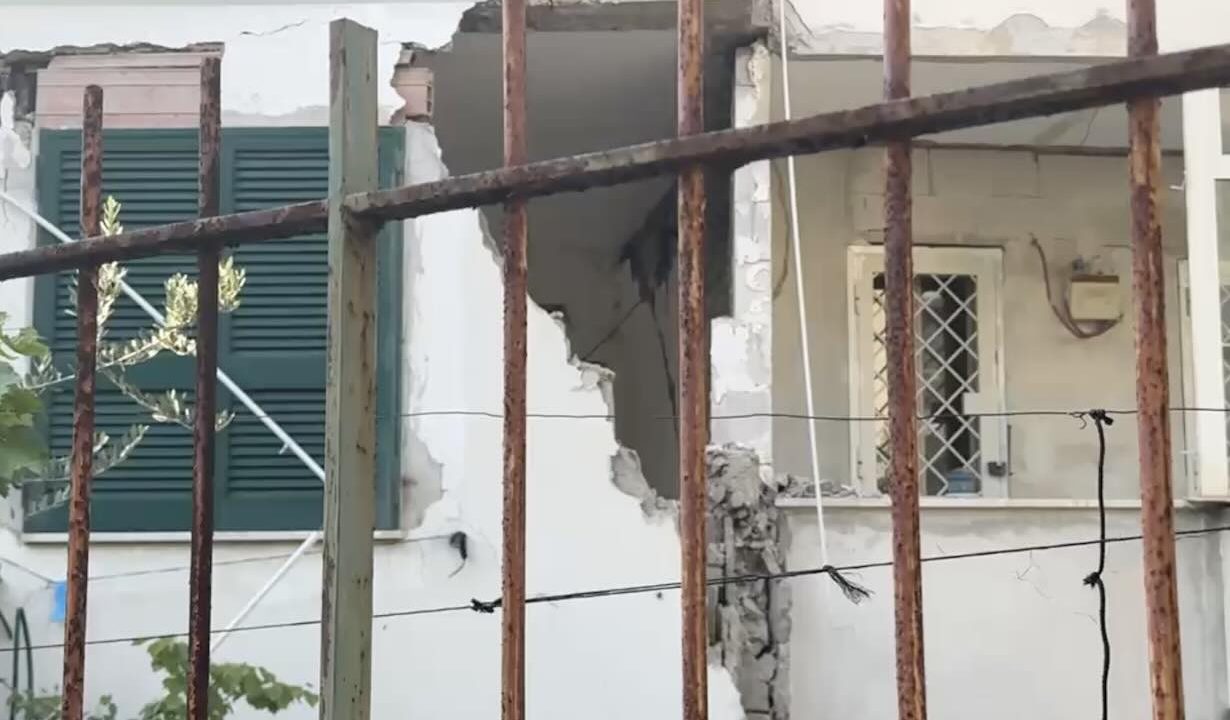 Emergenza a Pozzuoli: evacuate 130 famiglie, porto chiuso dopo crepa al molo