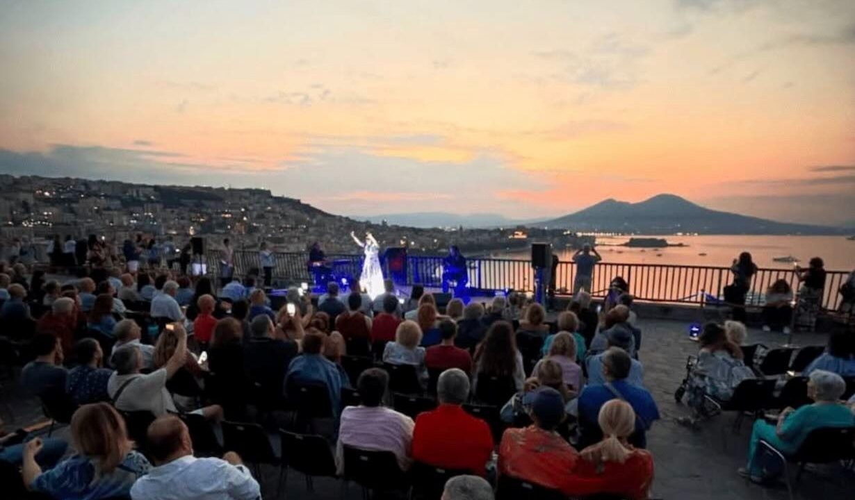 Concerto all’alba a Posillipo: ‘Note incantate’ celebra il Ferragosto con la musica napoletana e due generazioni in scena